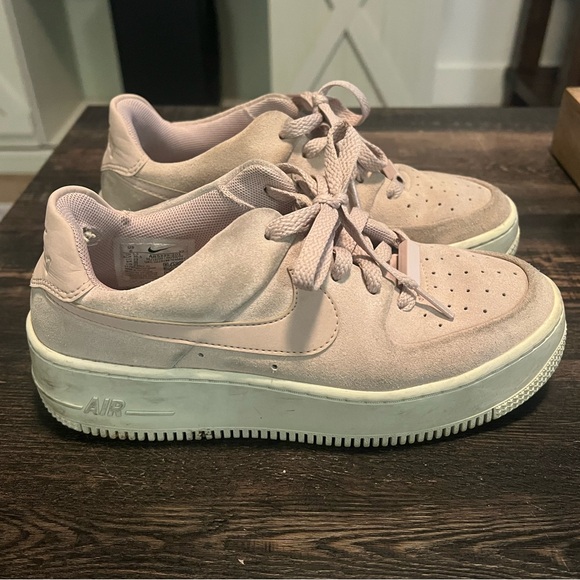 Women’s pink/blush Nike Air Force 1 shoes. Size US 6. - Picture 1 of 4